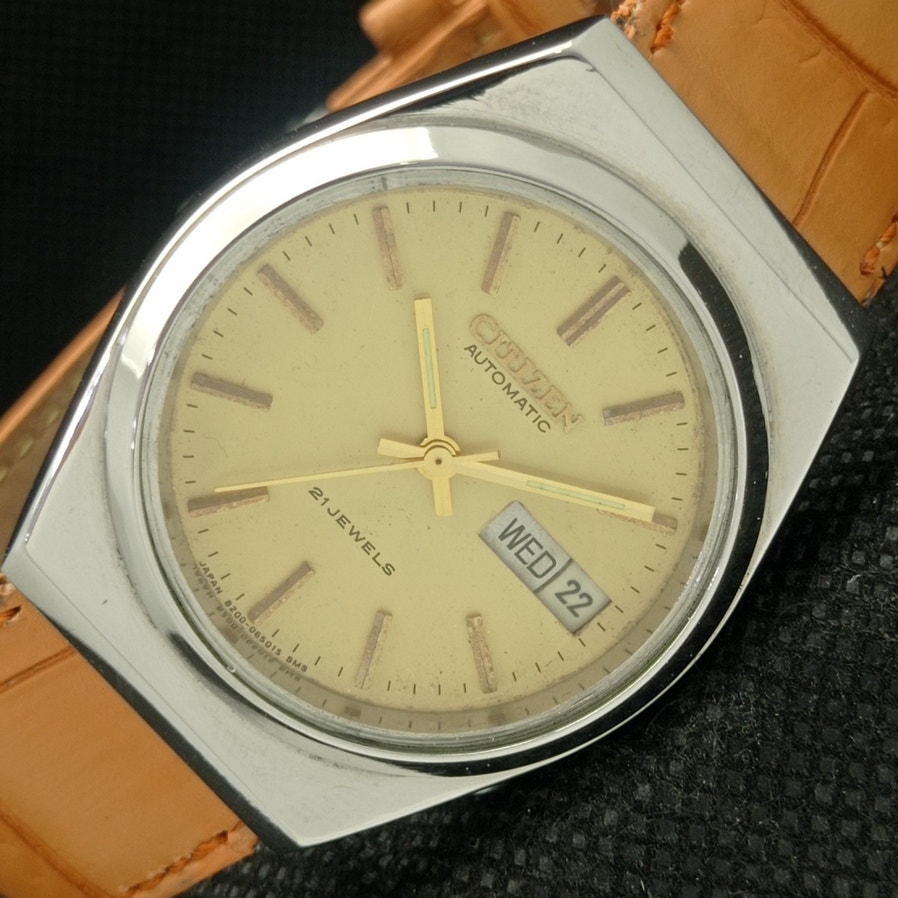 Vintage 1986 Citizen Automatic Mens Silver Watch WDaydate  Gold Accents